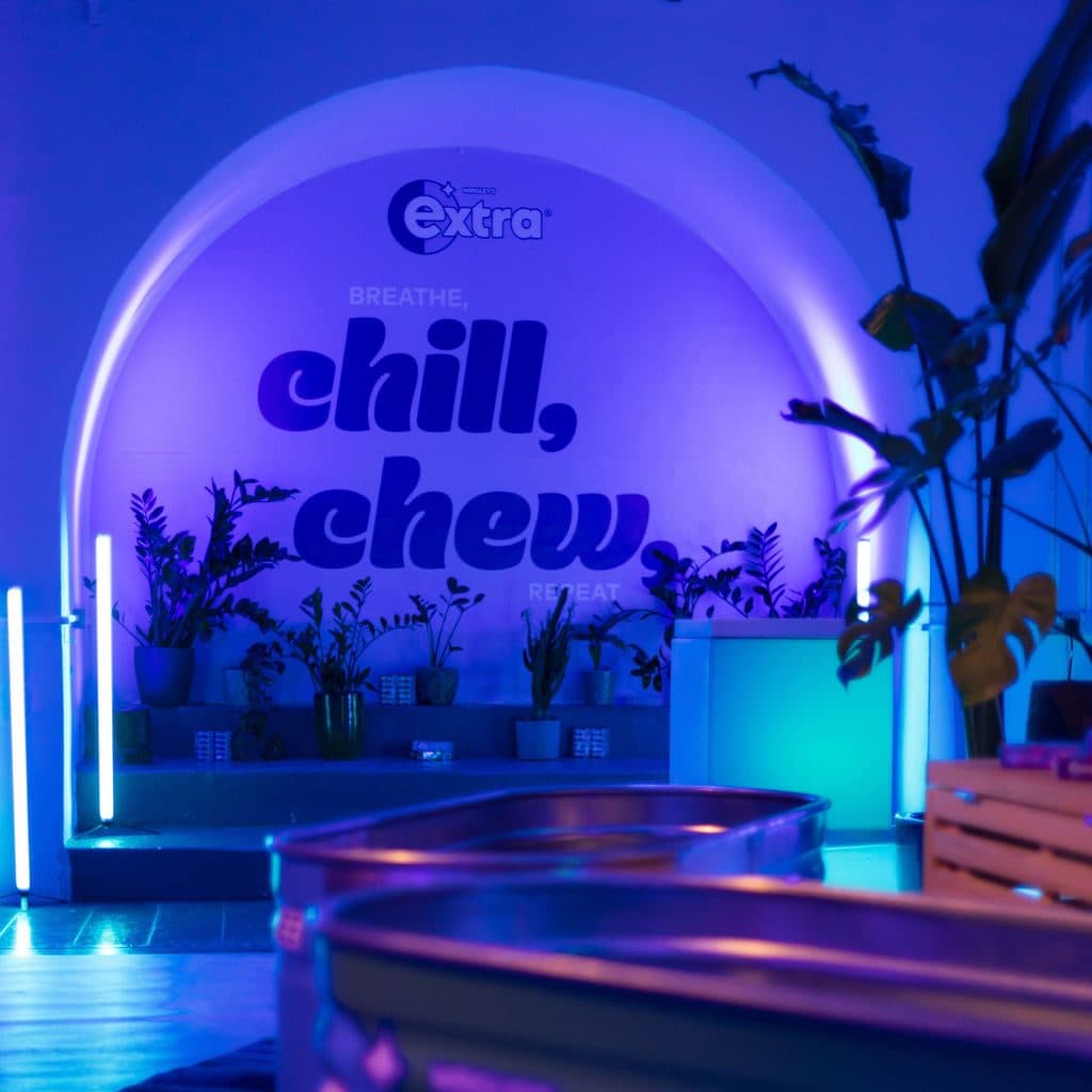 Chill and chew wall sign